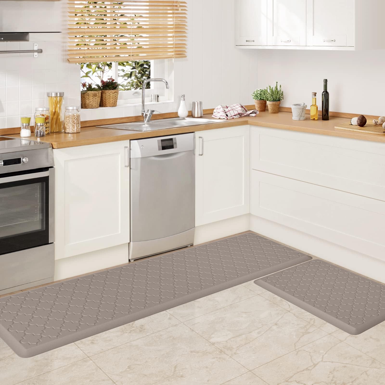 WISELIFE Kitchen Mat Cushioned Anti Fatigue Floor Mat,17.3"x28", Thick Non Slip Waterproof Kitchen Rugs and Mats,Heavy Duty Foam Standing Mat for Kitchen,Floor,Home,Desk,Sink,Laundry (Black,17.3"x28")