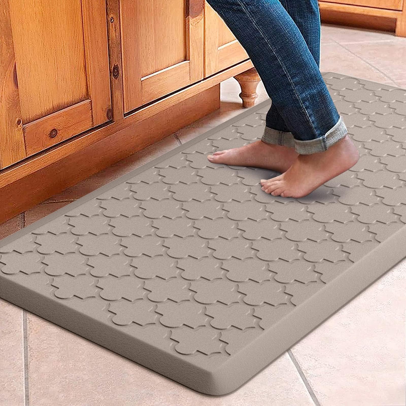 WISELIFE Kitchen Mat Cushioned Anti Fatigue Floor Mat,17.3"x28", Thick Non Slip Waterproof Kitchen Rugs and Mats,Heavy Duty Foam Standing Mat for Kitchen,Floor,Home,Desk,Sink,Laundry (Black,17.3"x28")